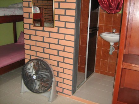 pianguita  catalina para 4 personas. tv ventilador baño privado.